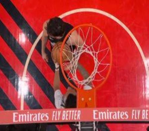 雙方技犯！卡斯?fàn)?阿夫高強度對抗后爆發(fā)沖突！