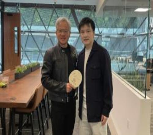 英偉達(dá)官博曬黃仁勛與樊振東合照：史上最杰出的乒乓球運(yùn)動(dòng)員之一