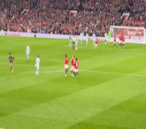 領(lǐng)袖風(fēng)范！曼聯(lián)20領(lǐng)先后，卡塞米羅跑過(guò)半個(gè)球場(chǎng)鼓勵(lì)阿瑪?shù)? />
<div   id=