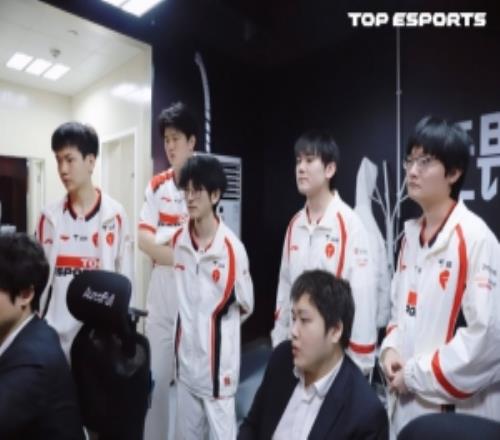 有壓力嗎TES不敵WBG僅憑小場戰(zhàn)績在積分榜領(lǐng)先BLG