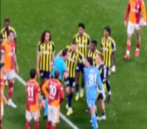 阿斯：費(fèi)內(nèi)巴切懷疑埃德松想迫使球隊(duì)解約，正在研究將他踢出球隊(duì)