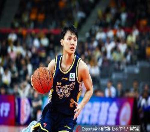 找回手感！徐杰首節三分球4投2中貢獻6分2籃板1助攻0失誤