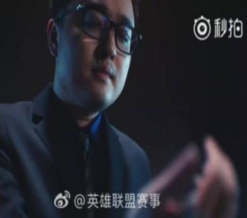 孫亞龍看RK小鈺事件：ig隊長的傳承狗牌一交那年就冠軍！8年了啊