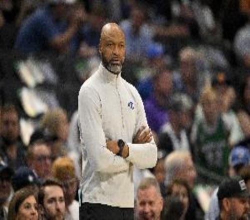 莫斯利：我給隊員反復(fù)強調(diào)要冷靜沉穩(wěn)在場上做決策不能猶豫不決