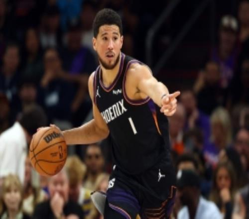 布克生涯季后賽戰(zhàn)績：最遠(yuǎn)到總決賽兩度止步次輪兩次首輪被橫掃