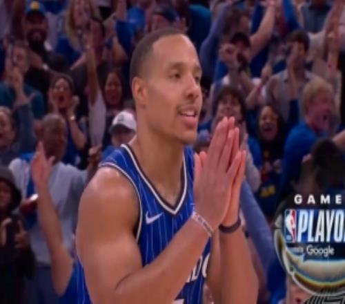 前隊(duì)友很興奮！貝恩關(guān)鍵時(shí)刻三分打板命中雙手合十感恩