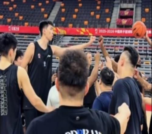 已蓄能！廣州男籃踩場完畢！我們今晚見分曉！??！