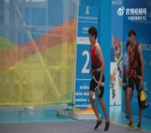 4秒58！16岁赵一程打破男子速度攀岩世界纪录，进4秒60全球首人