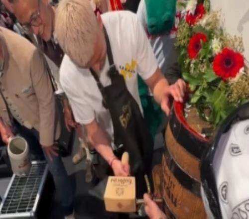 德米洛维奇兑现承诺请球迷喝啤酒：亲自给球迷打酒，送出约800升