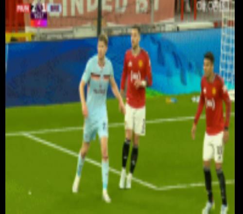 老練！卡塞米羅補(bǔ)時(shí)連續(xù)造柯林斯犯規(guī)，后者心態(tài)爆炸噴裁判染黃