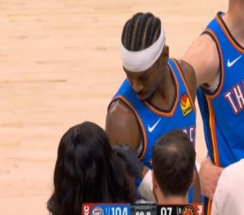 季后賽的強度！亞歷山大肩膀出血場邊簡單處理