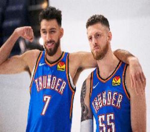 戴格諾特：切特&哈滕現(xiàn)在面對(duì)對(duì)手小陣容能穩(wěn)住防守并留在場(chǎng)上了