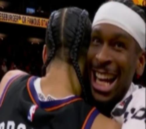 亞歷山大擁抱告別了狄龍布魯克斯