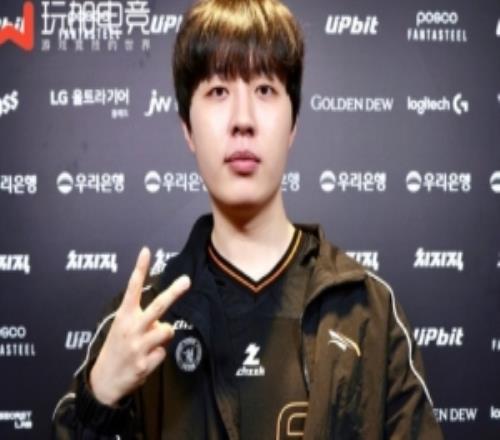 酷愛吃瓜已上線！kanavi登錄微博查看Rookie小鈺最新動態