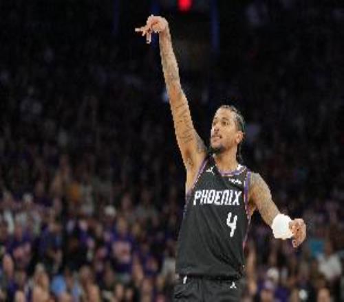 鐵了！杰倫格林半場(chǎng)12投4中&三分6中1得到11分6籃板3助攻2搶斷