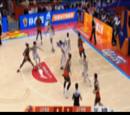 還是要扣啊！陶漢林籃下兩次空籃機(jī)會(huì)沒能打進(jìn)