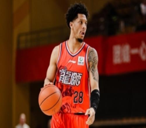 還沒睡醒威金頓首節6投全鐵只拿到5籃板4助攻另有2次失誤