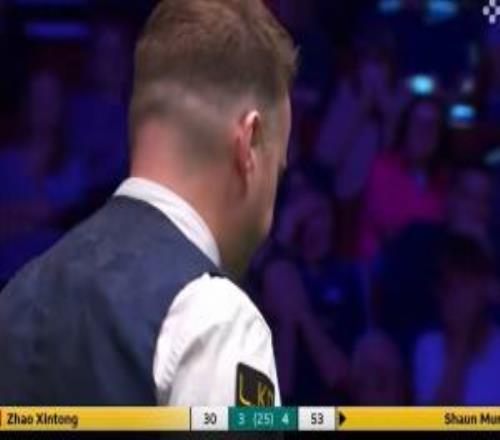 裁判示意安靜！墨菲失誤送趙心童上手，現(xiàn)場(chǎng)女球迷喊“干死他”