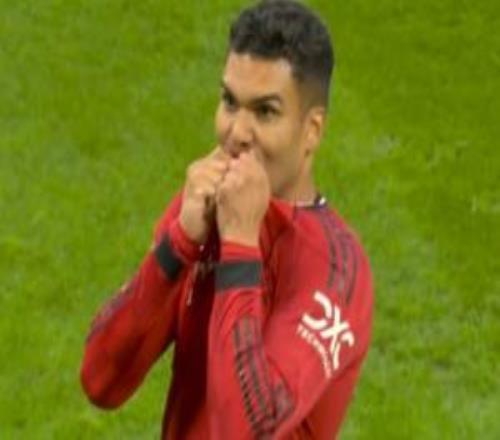 頭球接力！馬奎爾擺渡助攻，卡塞米羅頭球破門+親吻隊徽慶祝