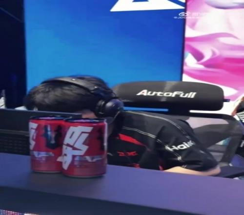 JDG分享調(diào)試solo花絮：薇恩一定要用Q躲納爾Q