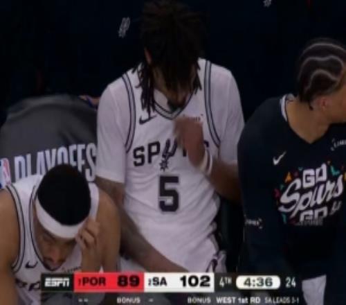 提前下班了！卡斯?fàn)柣@板球犯規(guī)個(gè)人六次犯滿離場(chǎng)