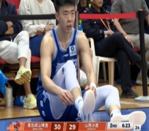 幸無大礙！段昂君三分出手后踩到攝影師一度出現(xiàn)崴腳已返場作戰(zhàn)