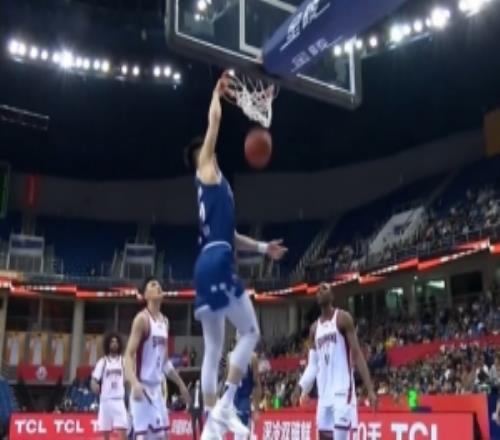 力劈華山！段昂君中路突擊擠過防守騰空而起戰(zhàn)斧暴扣