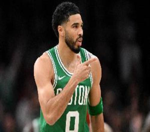 高開低走！塔圖姆19中8拿到24分16板正負(fù)值9