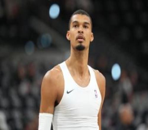 奧尼爾：文班是有史以來首個完美的現(xiàn)代內(nèi)線球員看他打球是享受