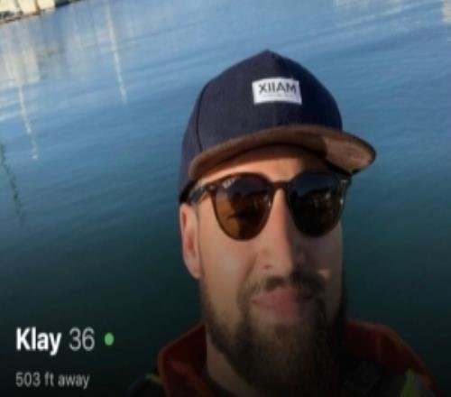 開始尋找目標網友發(fā)現(xiàn)克萊僅分手三天后便在約會APP上活躍