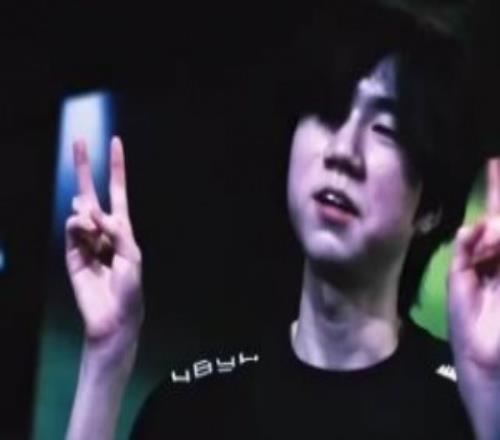 KRX微博爆料人：LCK某戰(zhàn)隊(duì)問(wèn)價(jià)過(guò)大菠蘿！隊(duì)內(nèi)兩名選手曾效力LPL