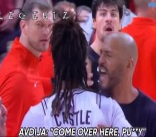 沖突唇語解讀！卡斯?fàn)枺喝绾文匕⒎虻蟻啠篢M你個(gè)SB軟蛋過來！