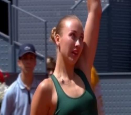 闖入四強(qiáng)！WTA1000馬德里站14決賽：波塔波娃21擊敗普利斯科娃