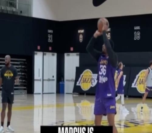 明日復(fù)蘇湖人官方曬斯瑪特今日加練三分弧頂三分6連中