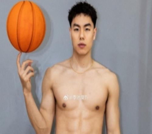 肌肉猛男！李添榮曬照：生活不會(huì)重來但回憶可以收藏