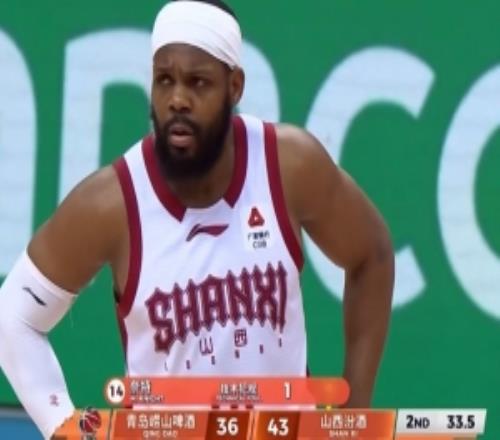 不冷靜！奈特被吹防守犯規(guī)后抱怨被追加技犯青島3罰2中