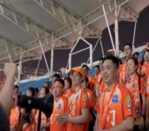 闽超厦门队球迷：把所有客场干成主场，把所有主场干成魔鬼主场