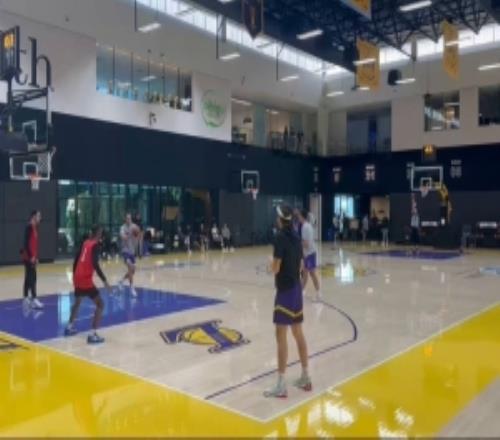 明日G5能否復(fù)出里夫斯在訓(xùn)練后加練三分投籃