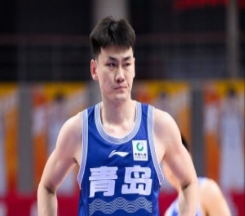 你倆演無(wú)間道半場(chǎng)于米提8中0一分未得王睿澤8中0靠罰球拿5分