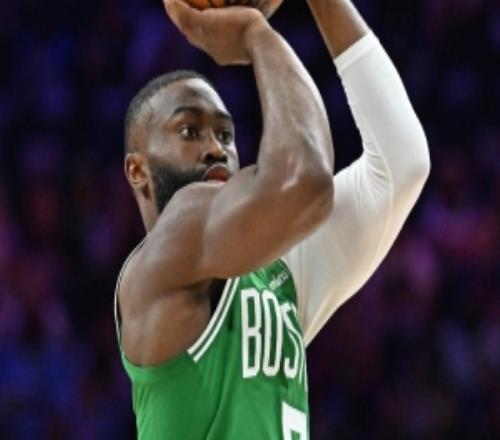 投射失準！杰倫布朗23投9中得到22分5板5助1斷正負值僅為17