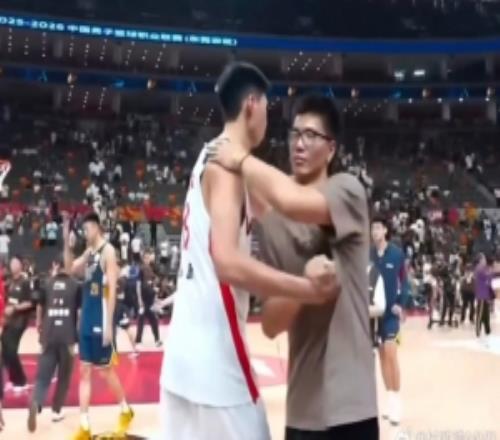 媒體人：徐昕焦泊喬生涯軌跡在夏天發生戲劇性的交替心疼焦泊喬