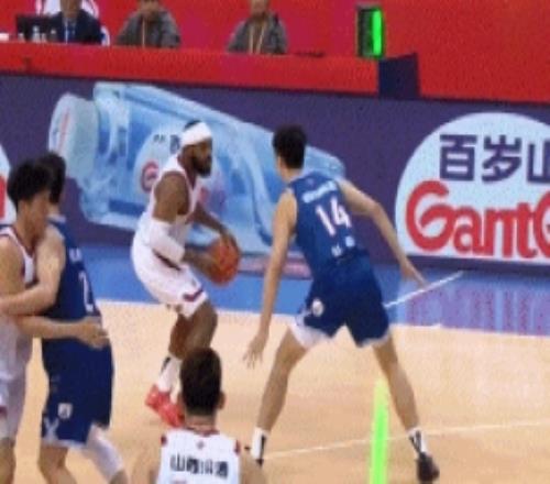 火力兇猛！奈特干拔三分轟進(jìn)助山西領(lǐng)先青島20分