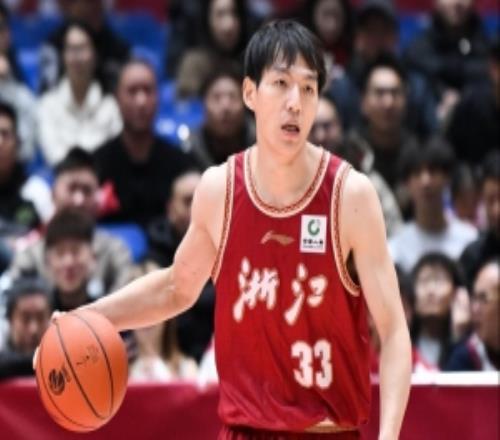 郭艾伦：吴前最喜欢瞎跑乱窜各种溜各种卡弯跟给他尾巴踩着似的