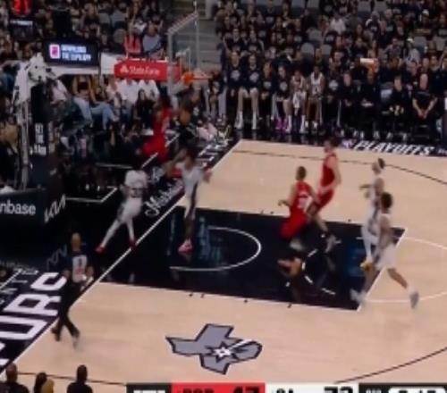 風馳電掣！亨德森反擊極速飛奔騰空暴起雙手炸扣虐筐