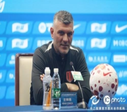 拼盡全力乘勝追擊成都蓉城客場對陣上海申花