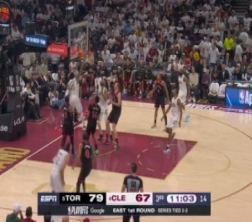 球王發(fā)力了！米切爾單臂炸扣&突破上籃個(gè)人連拿4分