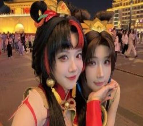 駱歆分享美照：五只不同顏色的拉克絲在西安鐘樓隨機(jī)出沒(méi)