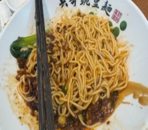 JDG輔助選手Vampire分享美食動態(tài)：深圳的最后一頓太香了