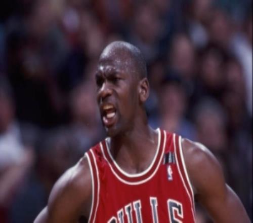 你曾在訓練里拳打喬丹科爾調侃：是啊我用眼睛打了他的拳頭