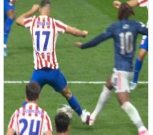 埃澤點(diǎn)球被取消，槍手名宿賴特發(fā)文怒批：換主隊(duì)就拿到點(diǎn)球了